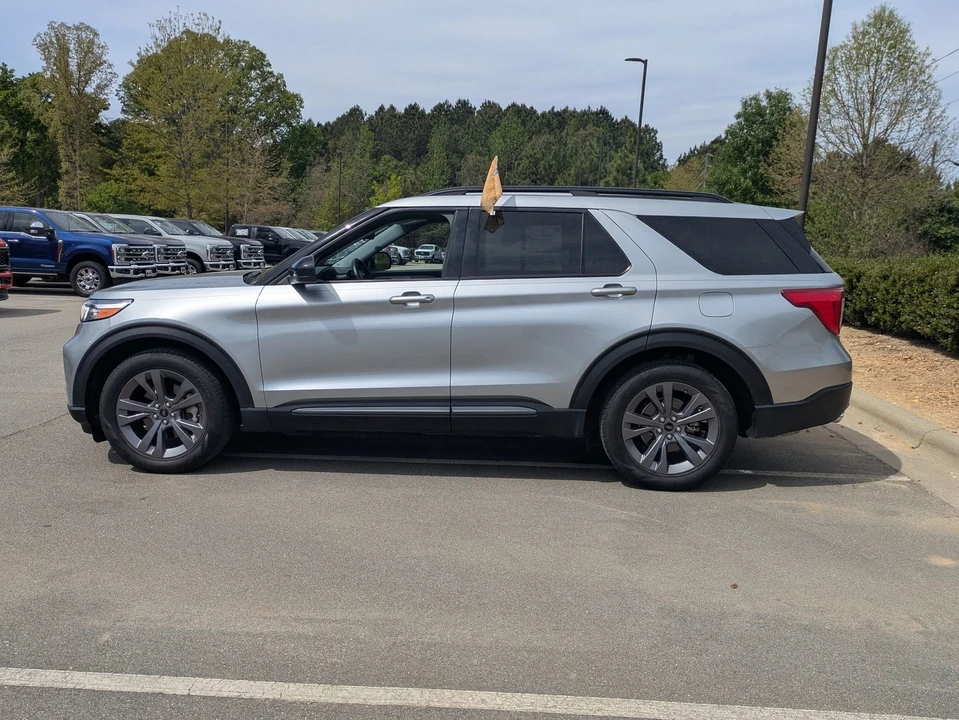 2023 Ford Explorer 6th Gen - Image 7 of 31