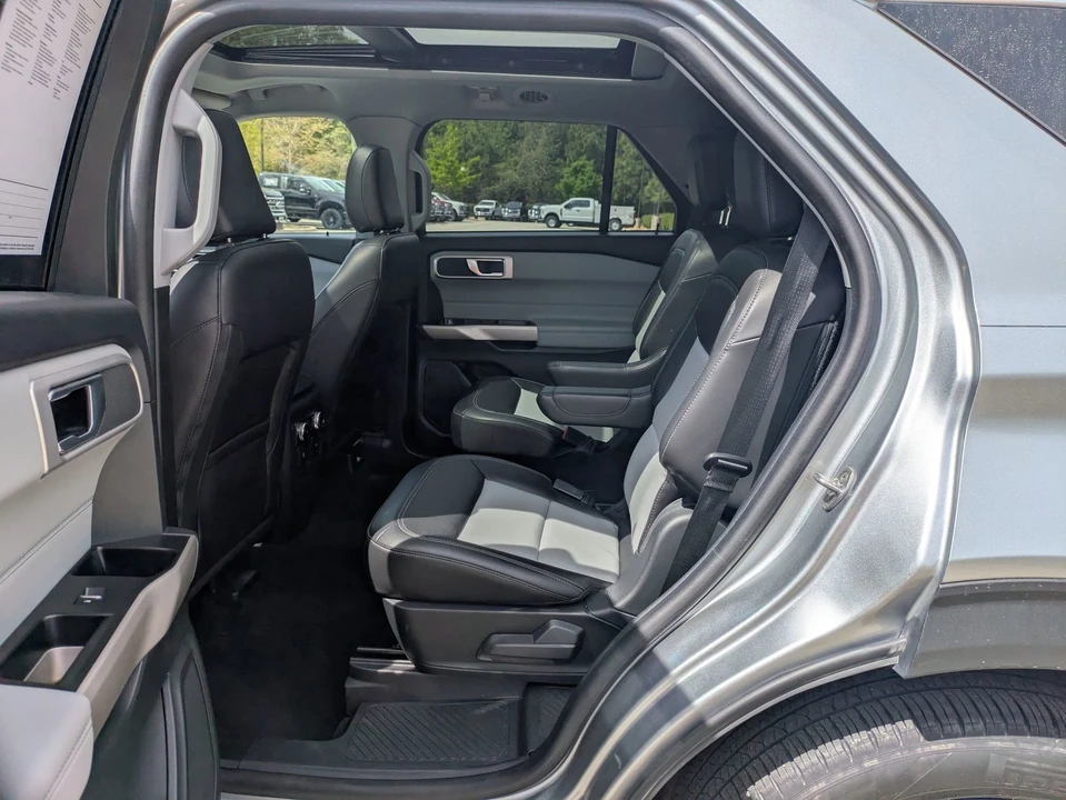 2023 Ford Explorer 6th Gen - Image 29 of 31