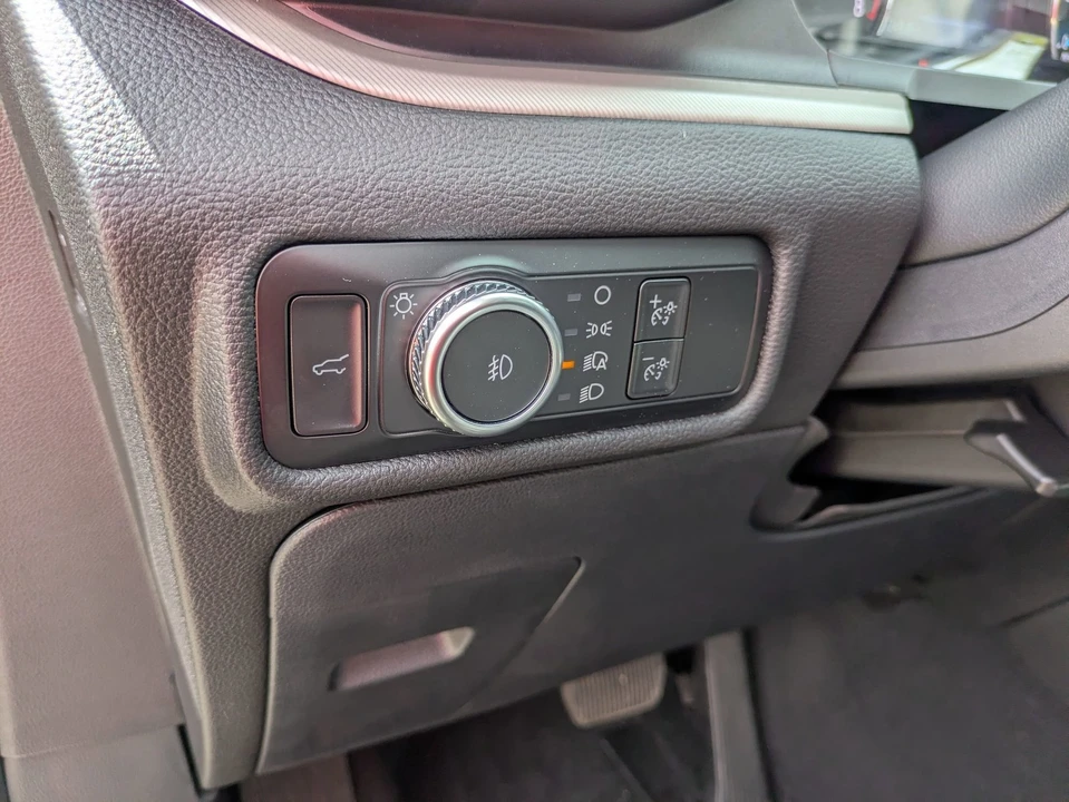 2023 Ford Explorer 6th Gen - Image 17 of 31