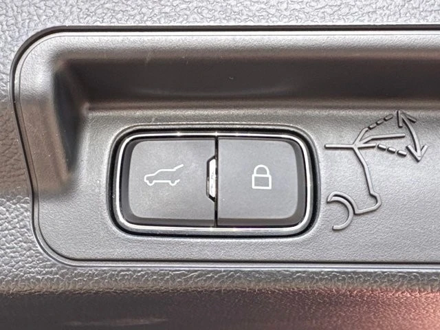2023 Ford Explorer 6th Gen - Image 14 of 21