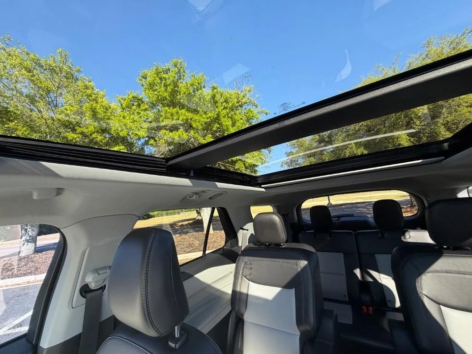 2023 Ford Explorer 6th Gen - Image 19 of 21