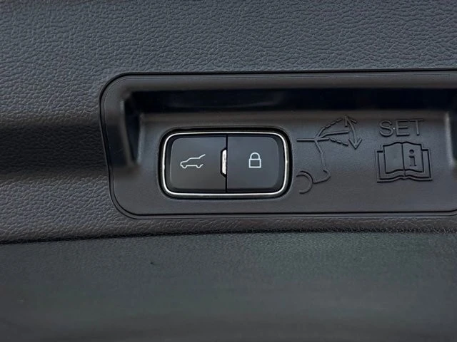 2023 Ford Explorer 6th Gen - Image 11 of 12