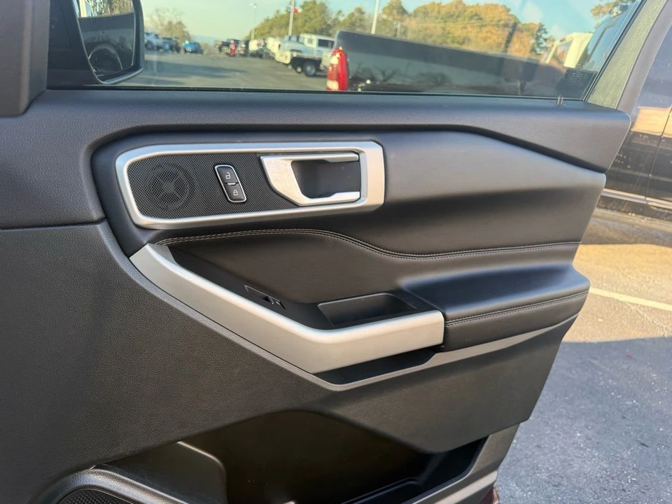 2023 Ford Explorer 6th Gen - Image 17 of 21