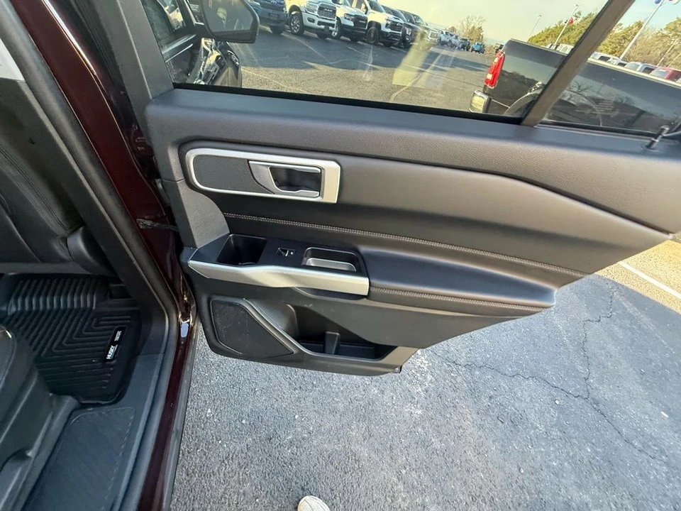 2023 Ford Explorer 6th Gen - Image 16 of 21