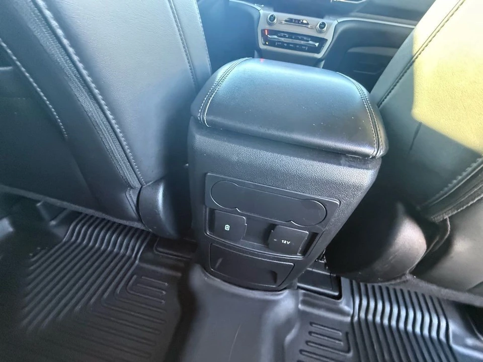 2023 Ford Explorer 6th Gen - Image 14 of 21