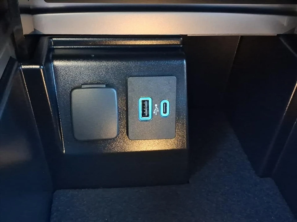 2023 Ford Explorer 6th Gen - Image 13 of 21