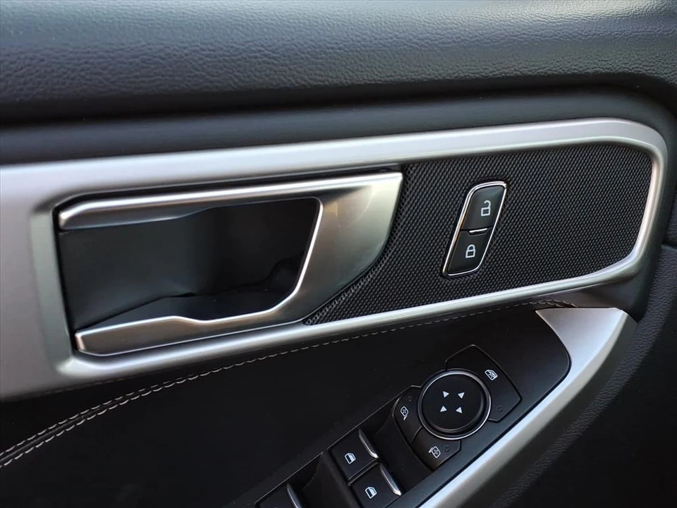 2023 Ford Explorer 6th Gen - Image 16 of 21