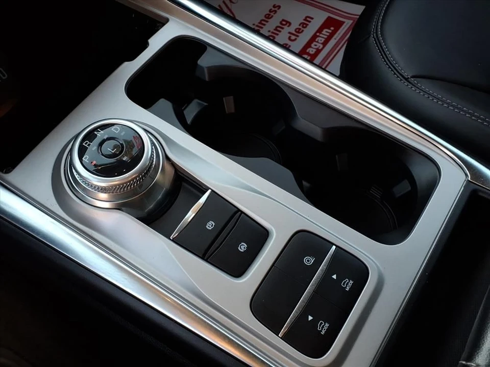 2023 Ford Explorer 6th Gen - Image 15 of 21