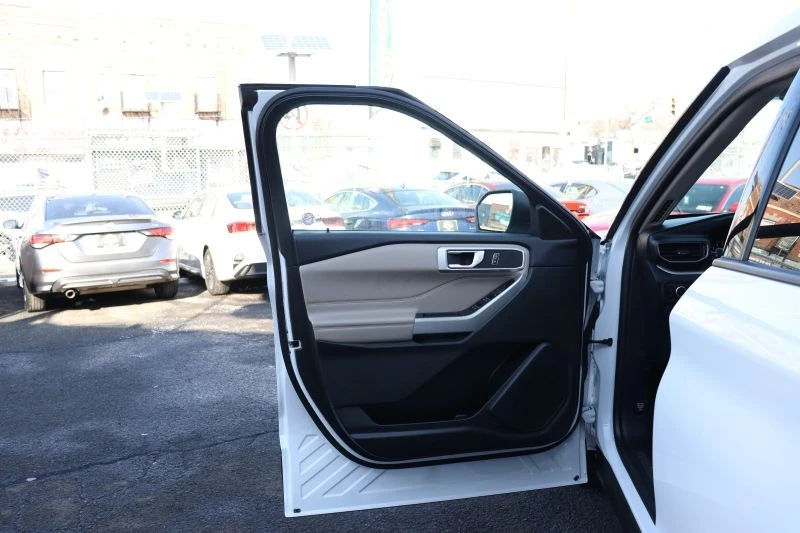 2023 Ford Explorer 6th Gen - Image 9 of 12