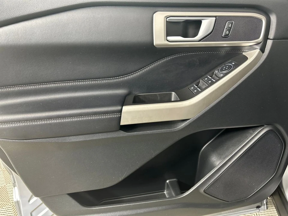 2023 Ford Explorer 6th Gen - Image 11 of 12
