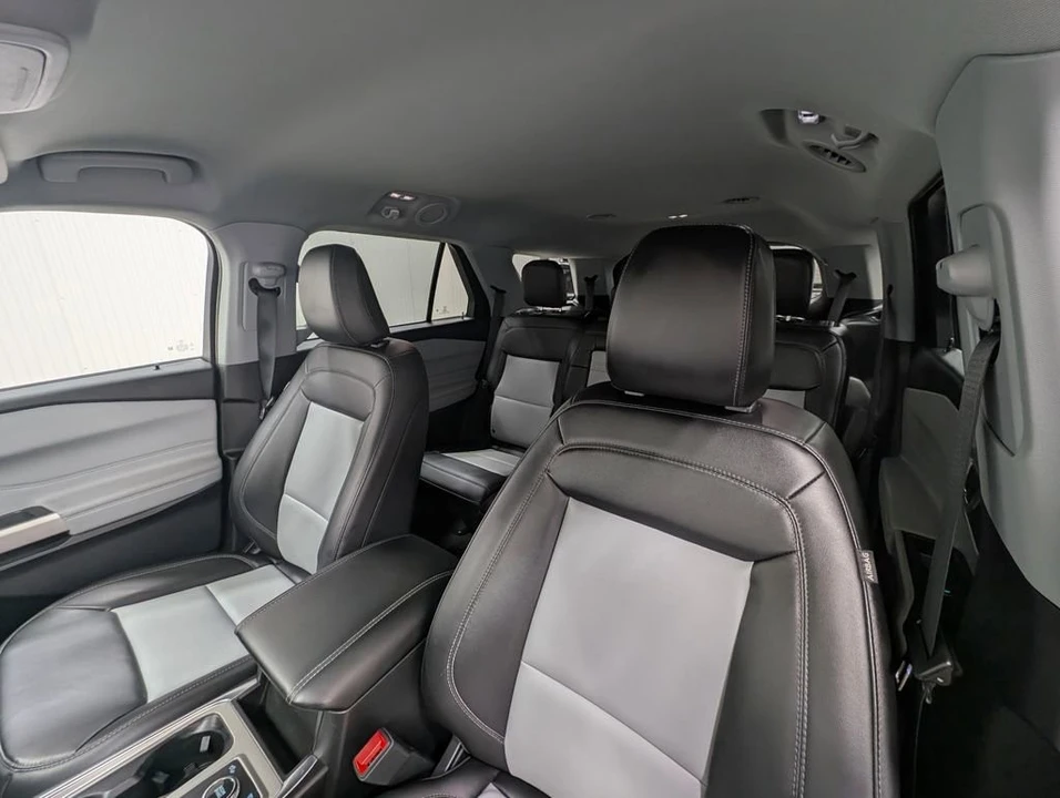 2023 Ford Explorer 6th Gen - Image 5 of 12