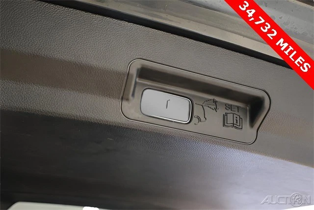 2023 Ford Explorer 6th Gen - Image 15 of 21