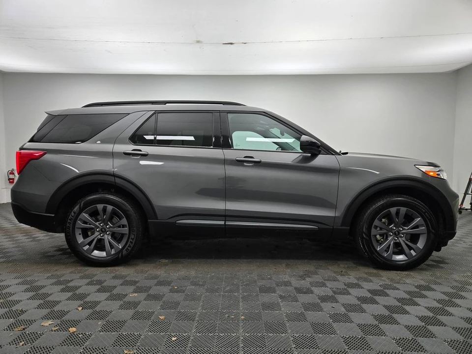 2023 Ford Explorer 6th Gen - Image 9 of 12