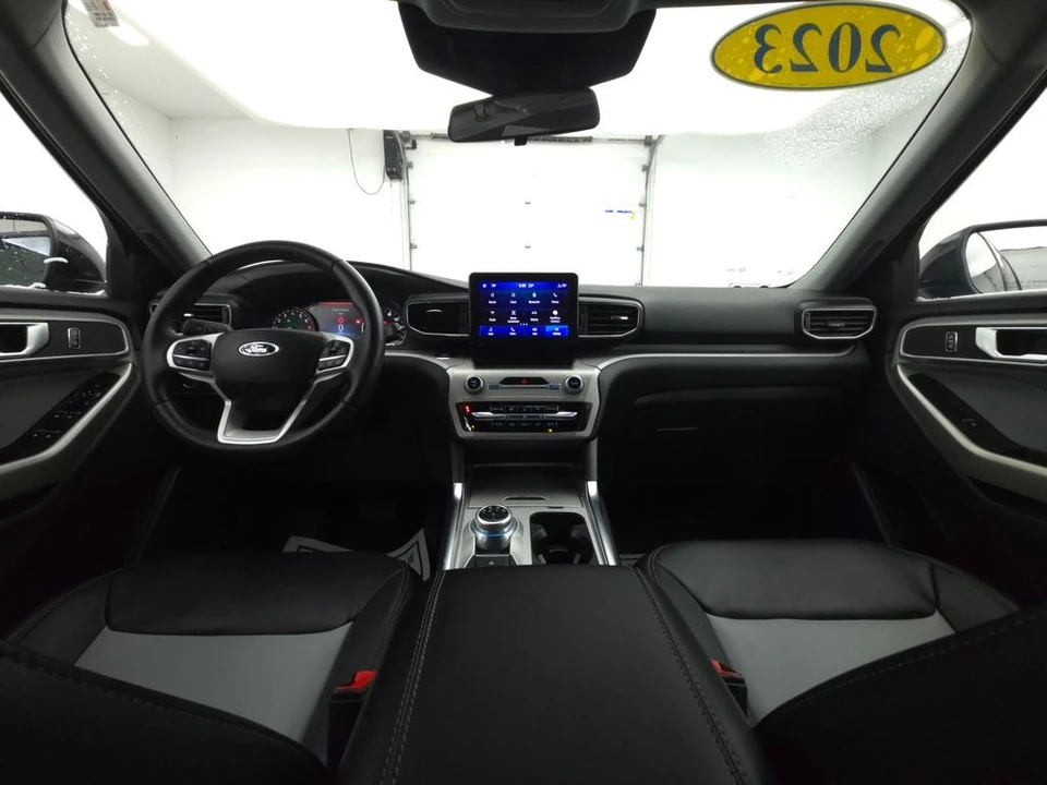 2023 Ford Explorer 6th Gen - Image 2 of 12