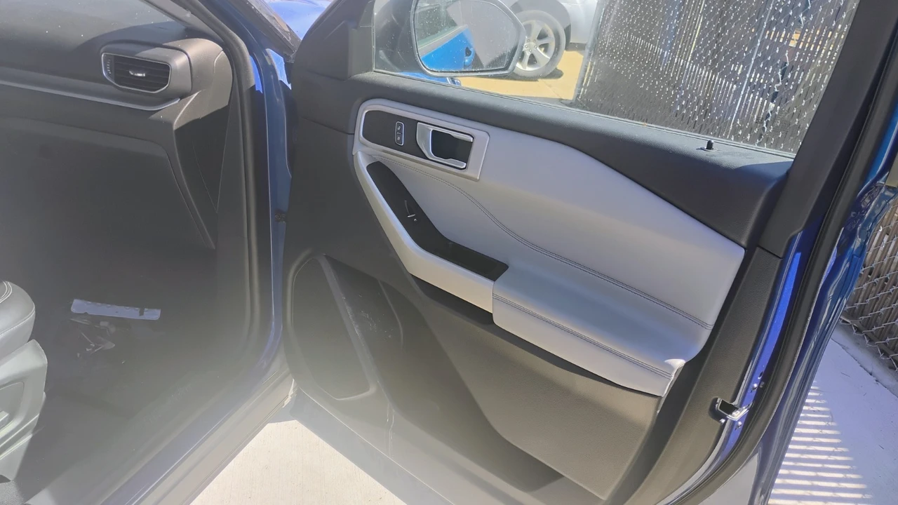2023 Ford Explorer 6th Gen - Image 16 of 20