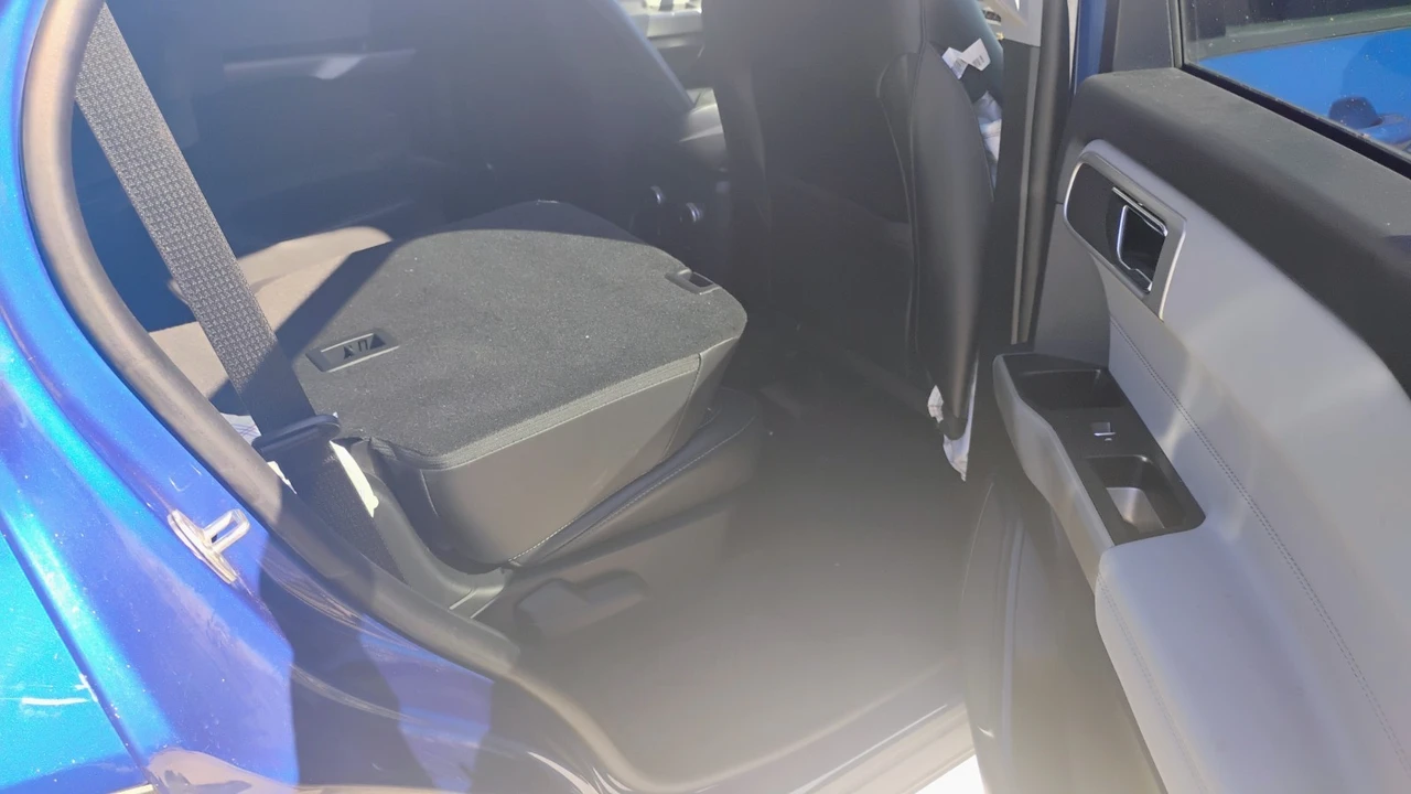 2023 Ford Explorer 6th Gen - Image 14 of 20