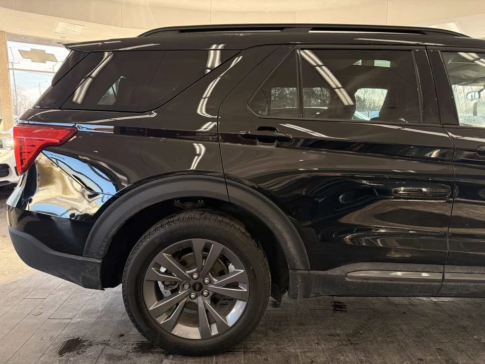 2023 Ford Explorer 6th Gen - Image 8 of 21