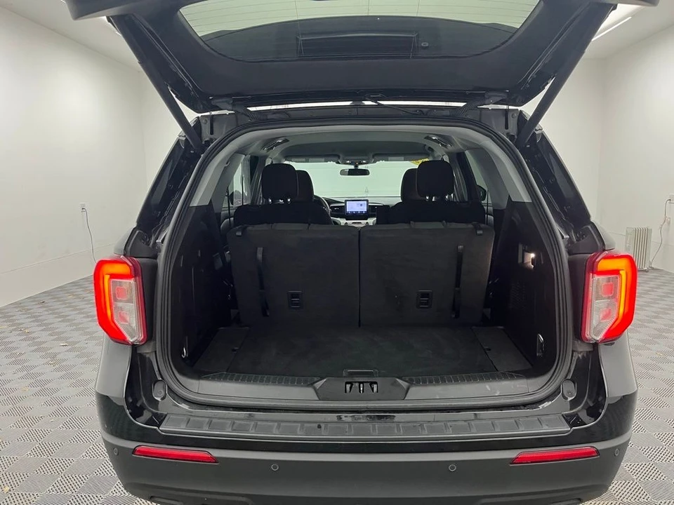 2023 Ford Explorer 6th Gen - Image 9 of 12
