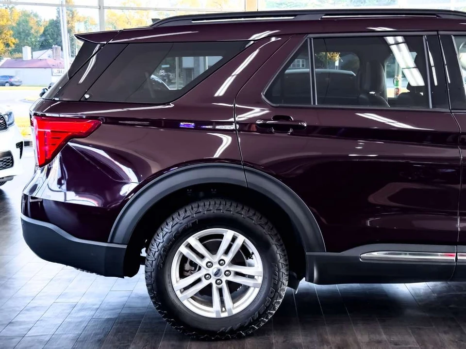 2023 Ford Explorer 6th Gen - Image 15 of 21