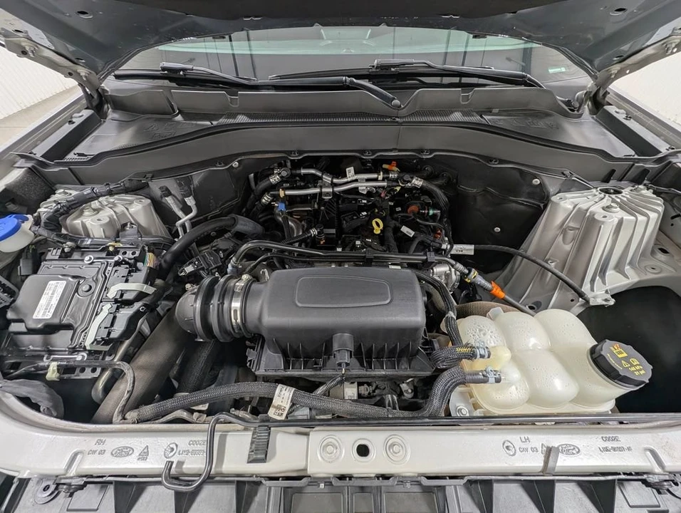 2023 Ford Explorer 6th Gen - Image 12 of 13