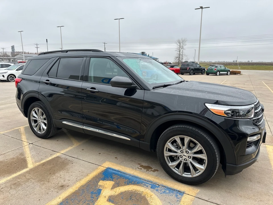 2023 Ford Explorer 6th Gen - Image 8 of 12
