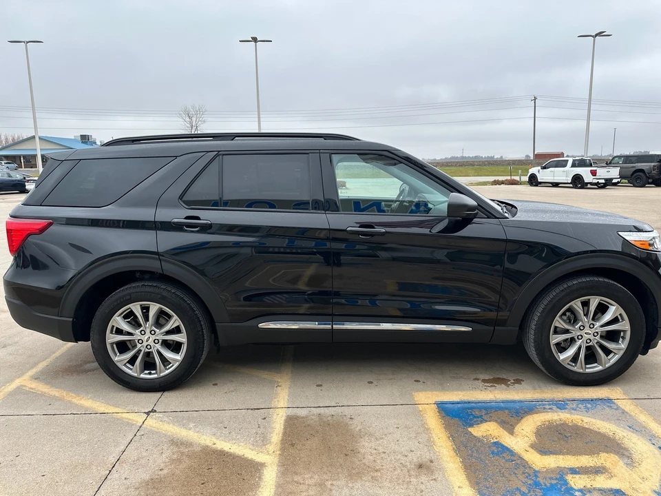 2023 Ford Explorer 6th Gen - Image 9 of 12