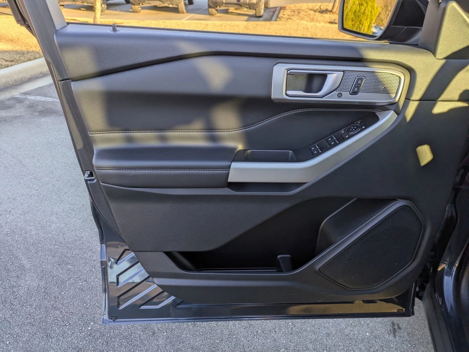 2023 Ford Explorer 6th Gen - Image 15 of 21
