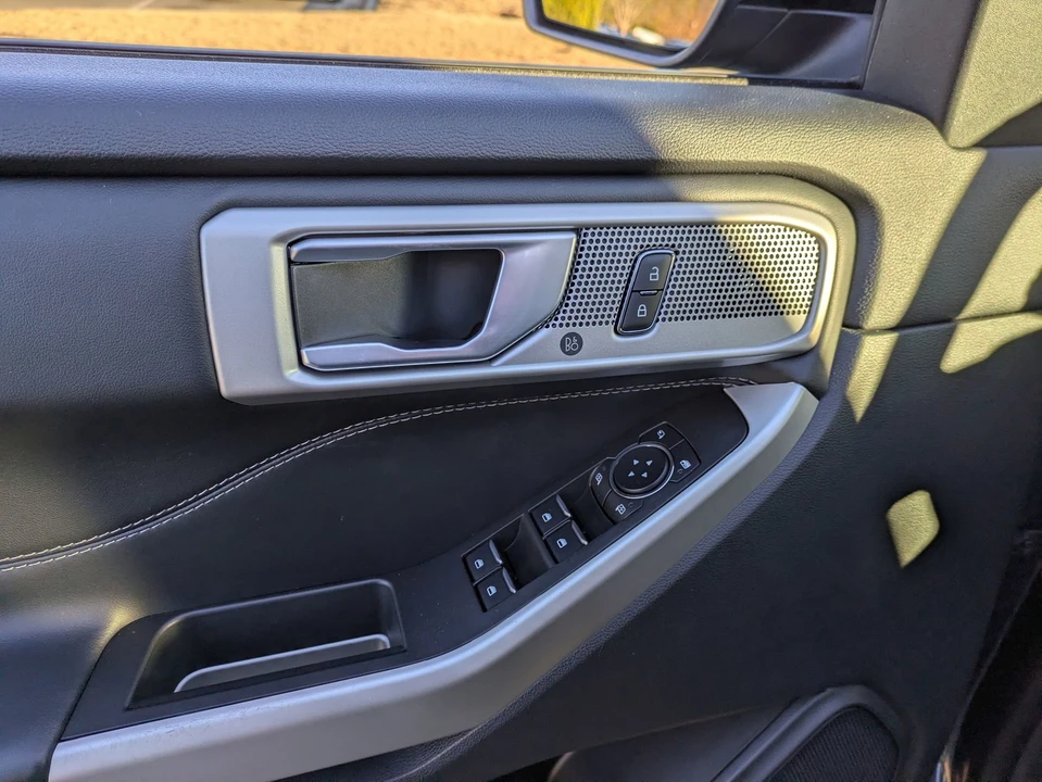 2023 Ford Explorer 6th Gen - Image 16 of 21