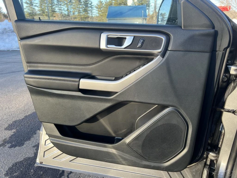 2023 Ford Explorer 6th Gen - Image 11 of 12