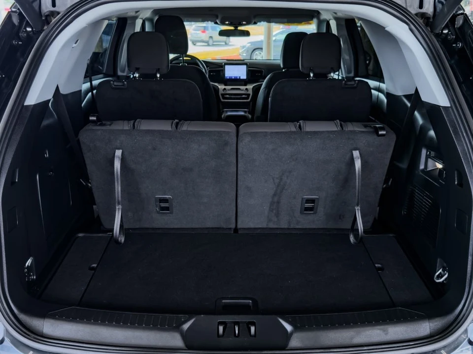 2023 Ford Explorer 6th Gen - Image 30 of 31