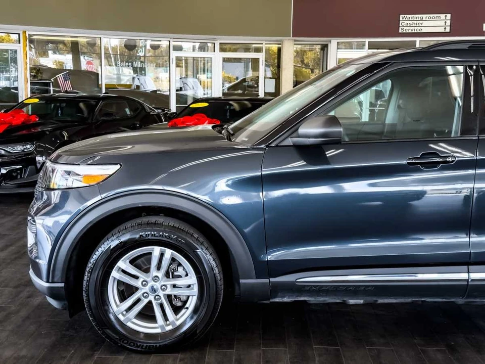 2023 Ford Explorer 6th Gen - Image 10 of 31