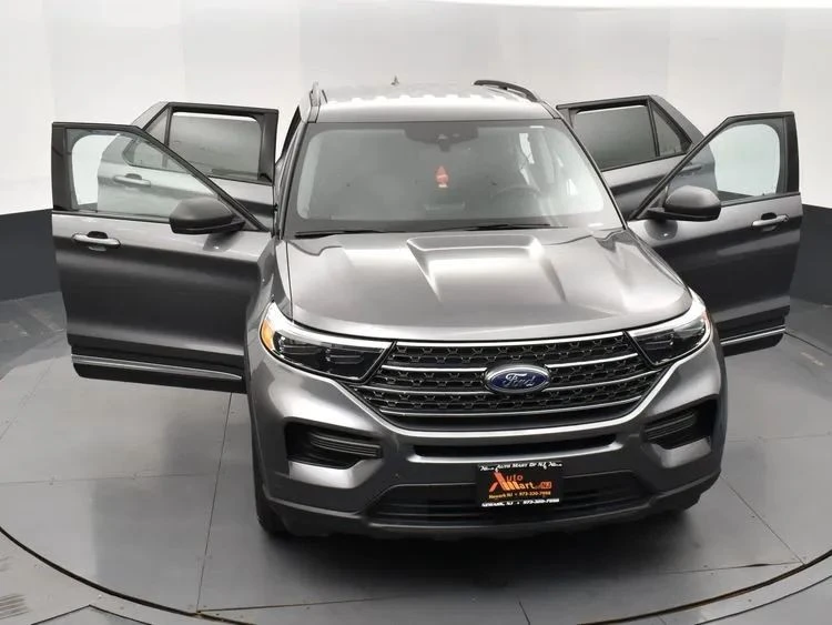 2023 Ford Explorer 6th Gen - Image 10 of 12