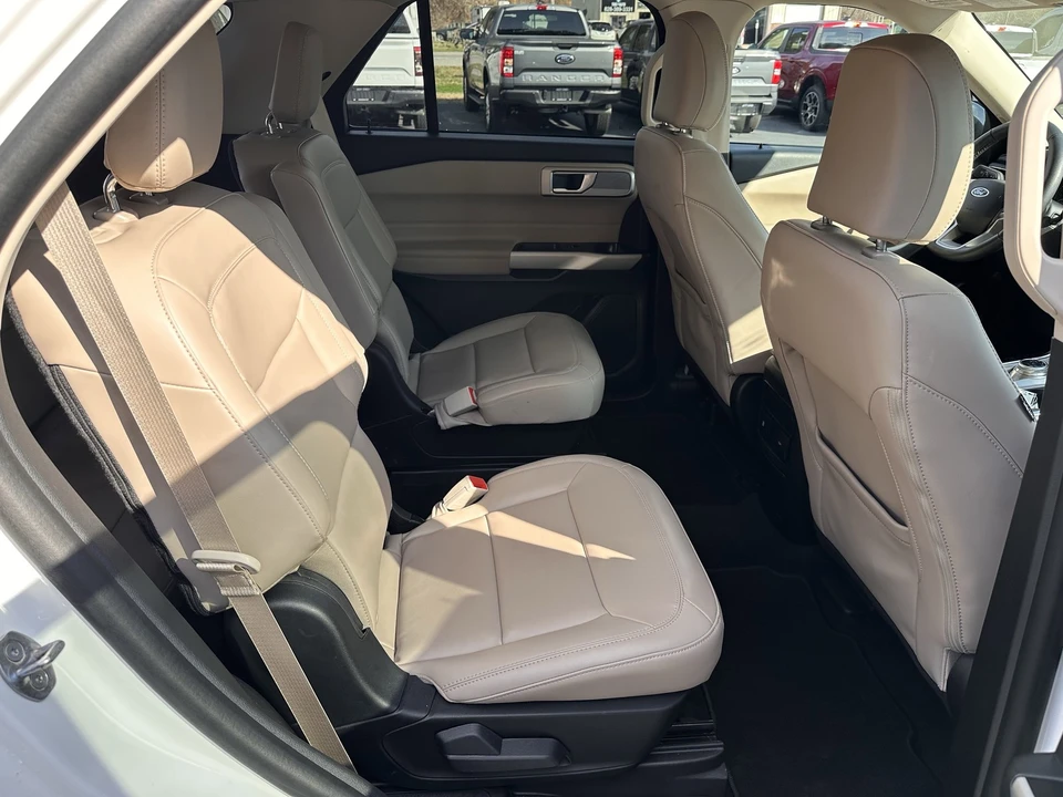 2023 Ford Explorer 6th Gen - Image 16 of 31