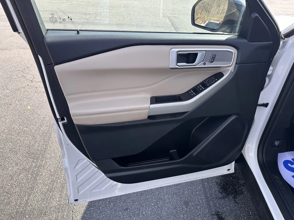 2023 Ford Explorer 6th Gen - Image 9 of 31
