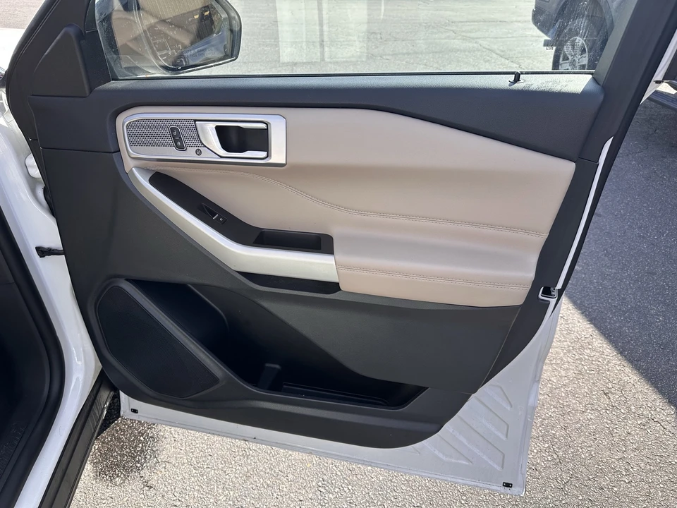 2023 Ford Explorer 6th Gen - Image 13 of 31