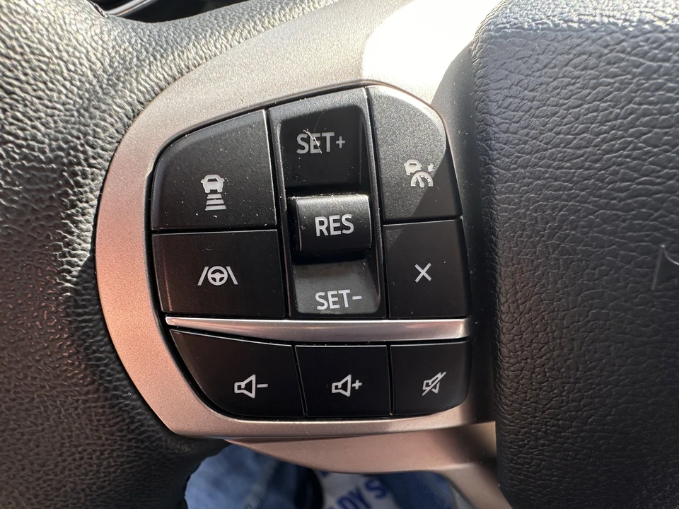 2023 Ford Explorer 6th Gen - Image 21 of 31
