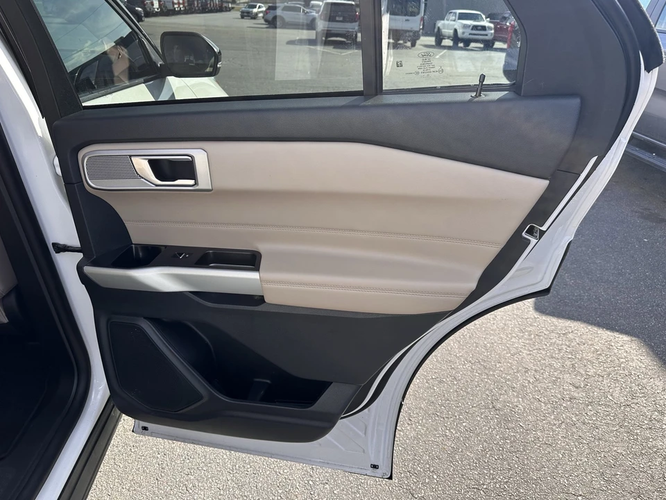 2023 Ford Explorer 6th Gen - Image 15 of 31