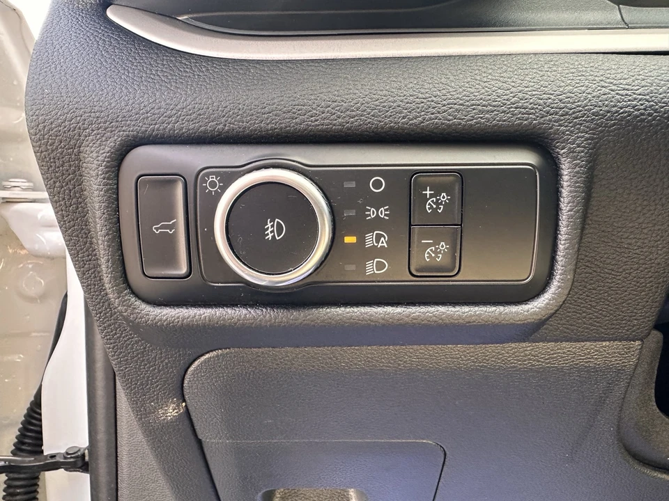 2023 Ford Explorer 6th Gen - Image 19 of 31