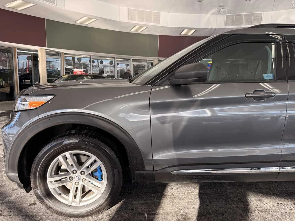 2023 Ford Explorer 6th Gen - Image 19 of 31