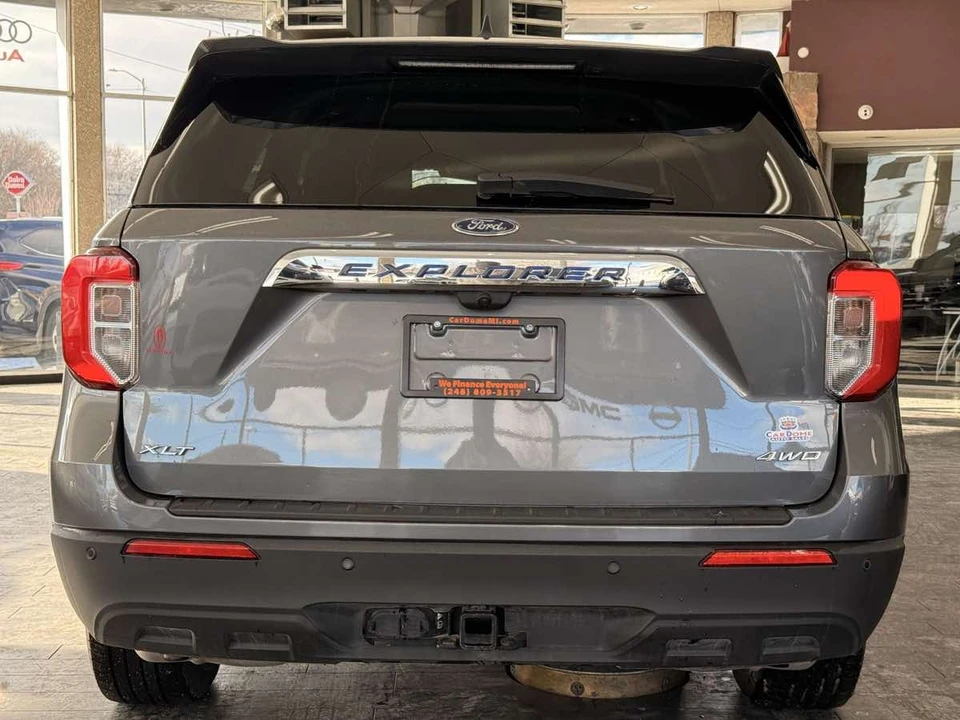2023 Ford Explorer 6th Gen - Image 13 of 31