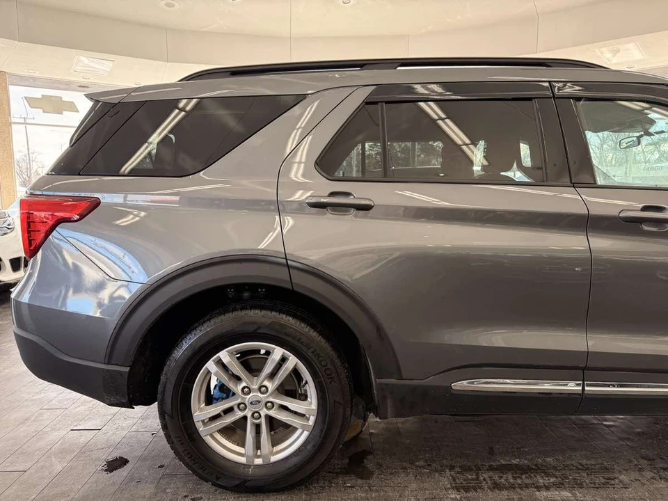 2023 Ford Explorer 6th Gen - Image 7 of 31