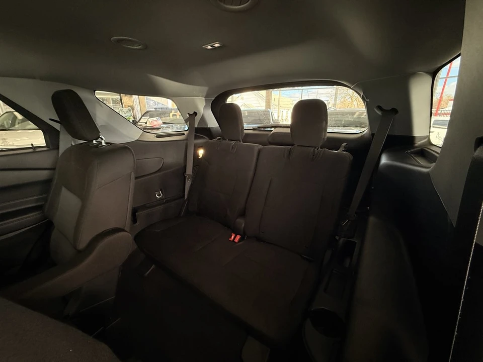 2023 Ford Explorer 6th Gen - Image 29 of 31