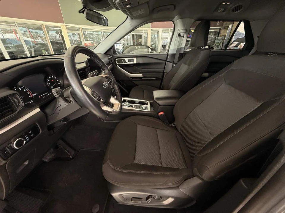 2023 Ford Explorer 6th Gen - Image 24 of 31