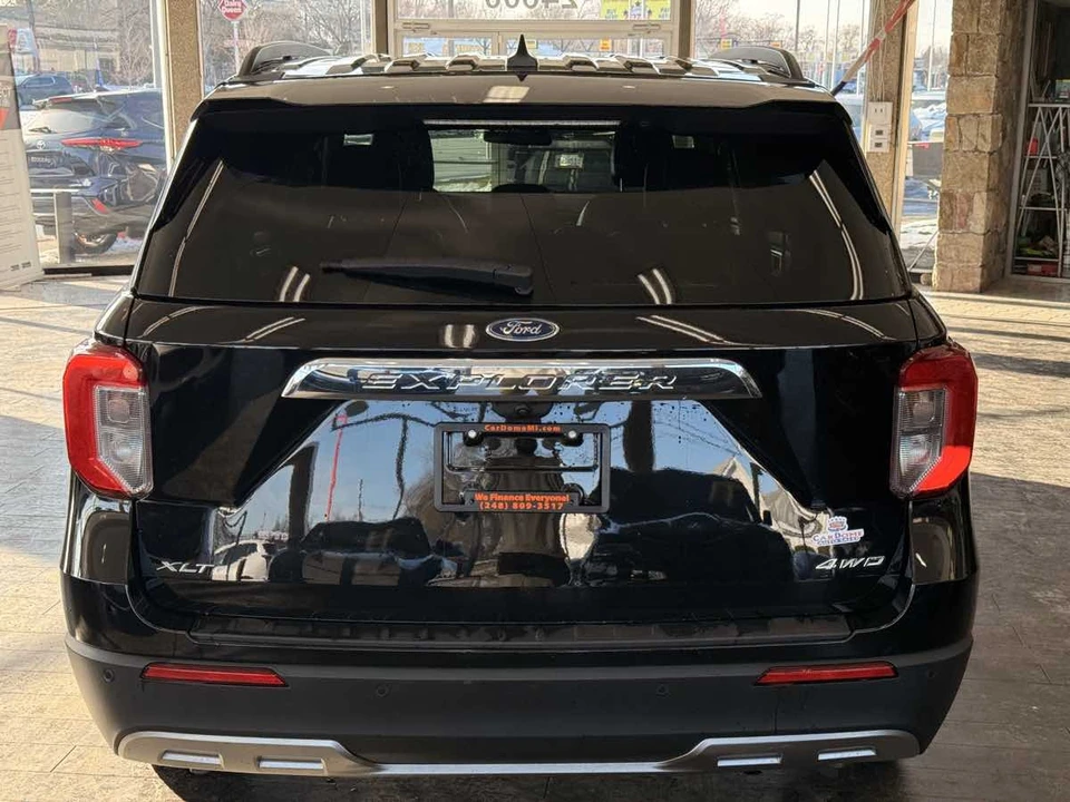 2023 Ford Explorer 6th Gen - Image 11 of 21