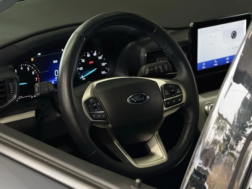 2023 Ford Explorer 6th Gen - Image 18 of 21