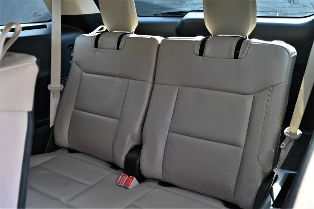 2023 Ford Explorer 6th Gen - Image 16 of 19