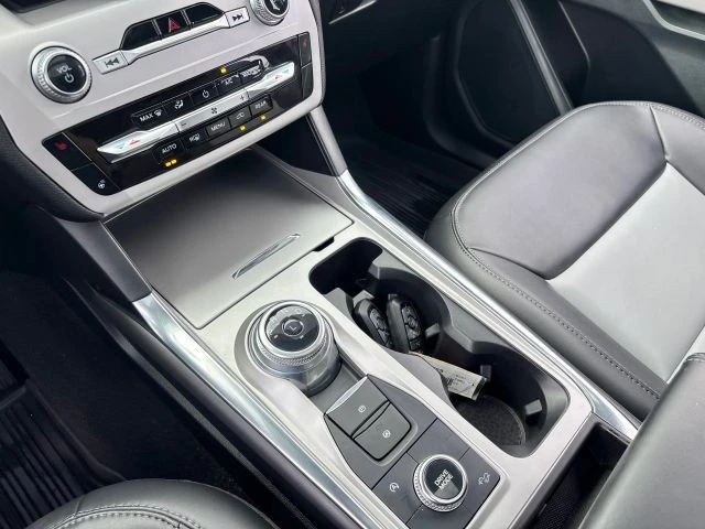 2023 Ford Explorer 6th Gen - Image 17 of 21
