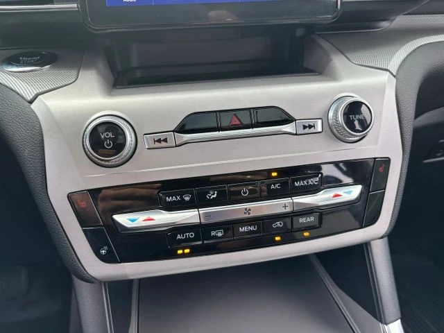 2023 Ford Explorer 6th Gen - Image 15 of 21