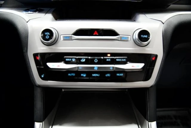 2023 Ford Explorer 6th Gen - Image 19 of 21