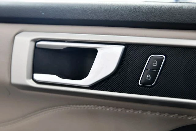 2023 Ford Explorer 6th Gen - Image 11 of 12